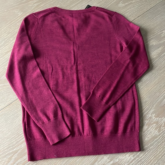 Banana Republic wool v neck sweater, size S/P; new - Picture 2 of 6